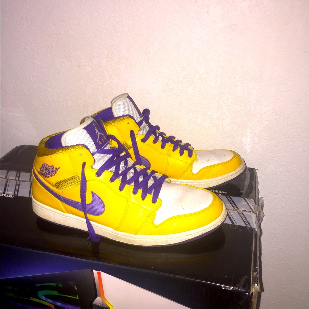 Jordan 1 Mid Lakers